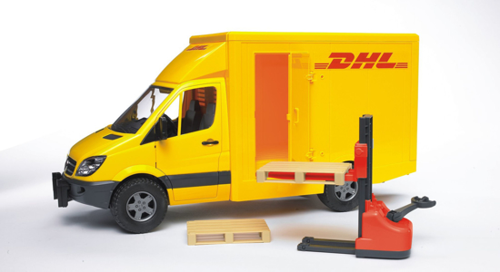 Poza cu Bruder DHL Mercedes Benz Sprinter cu 2 paleți 02534