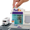 Poza cu MATCHBOX SET ACTION DRIVERS CENTRUL DE COLETE FEDEX