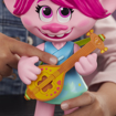 Poza cu TROLLS FIGURINA MUZICALA POPPY POP TO ROCK